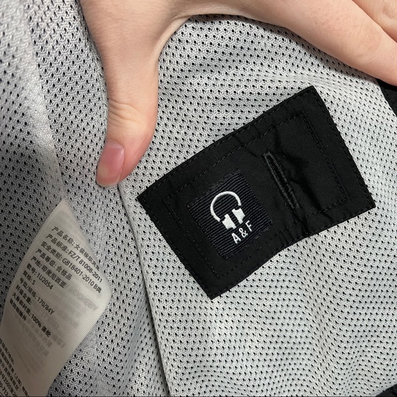 Abercrombie & Fitch Black Lightweight Hooded Windbreaker Jacket - Picture 5 of 7